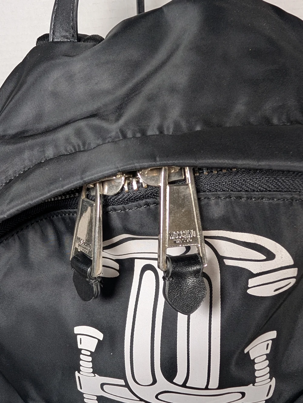 Moschino Interlocking clamp print backpack